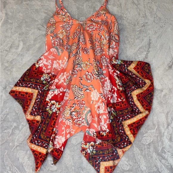 Hankerchief Style Floral Tank Top with Long Sleeve V Neck Olive 1X Set - Picture 4 of 5